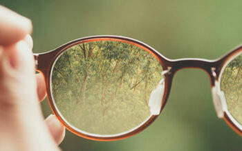 The Unseen Dangers of Dust in Eyeglass Lens Manufacturing